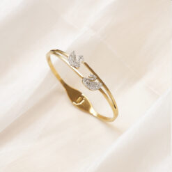Elegant Gold Swan Inlaid Zircon Bangle