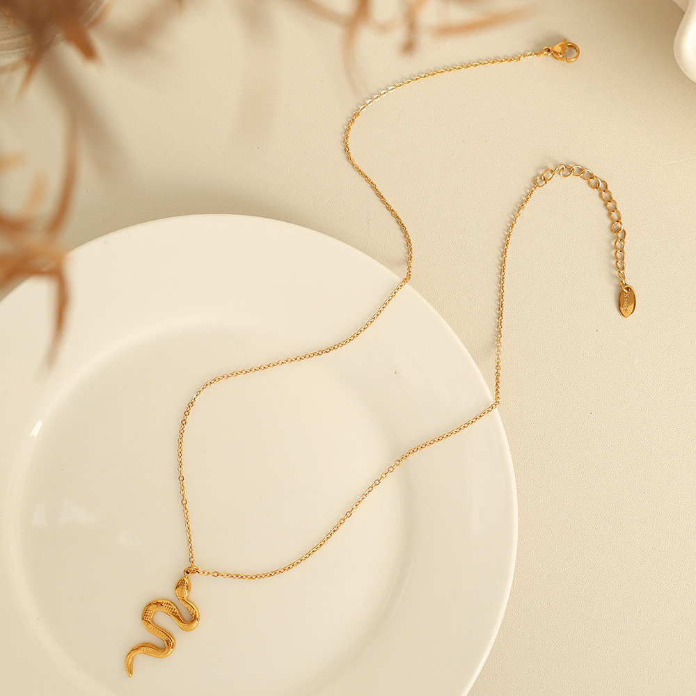 Textured Gold Snake Dainty Pendant Necklace picture1 - Eriy Gift