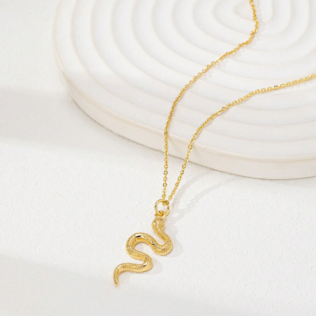 Textured Gold Snake Dainty Pendant Necklace picture2 - Eriy Gift