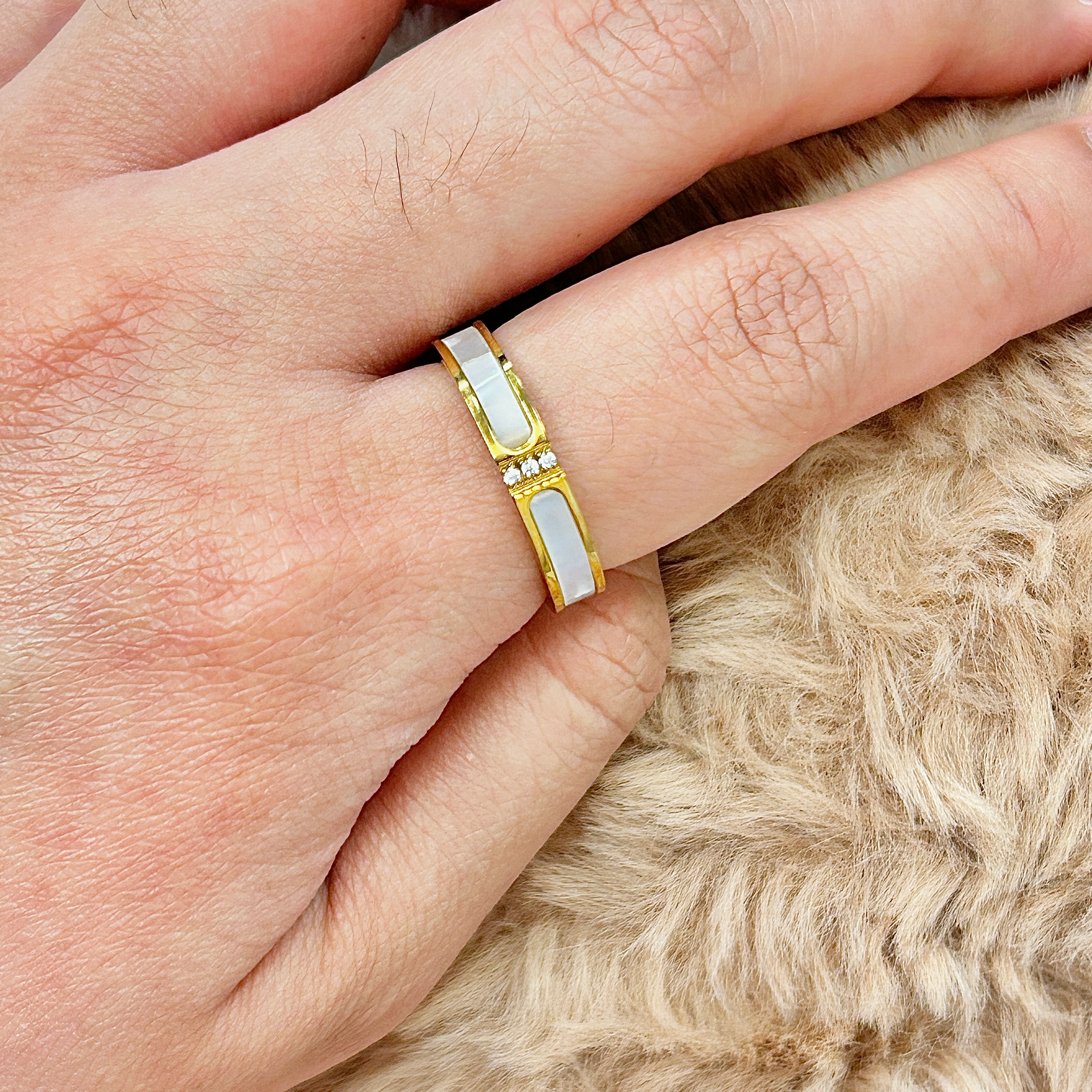 Gold Mother of Pearl Zircon Inlay Ring - Eriy Gift