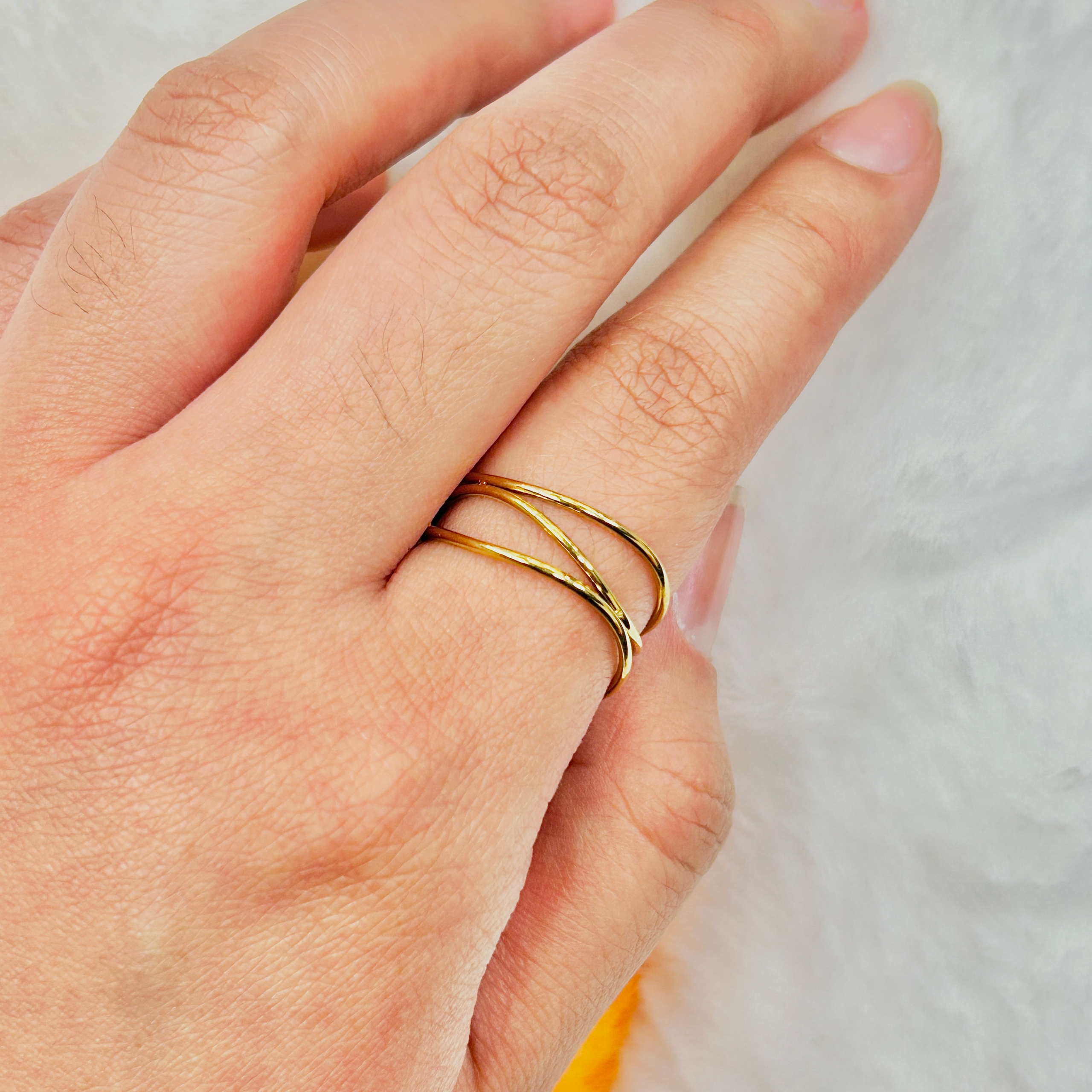 Minimalist Gold Crisscross Intertwined Ring