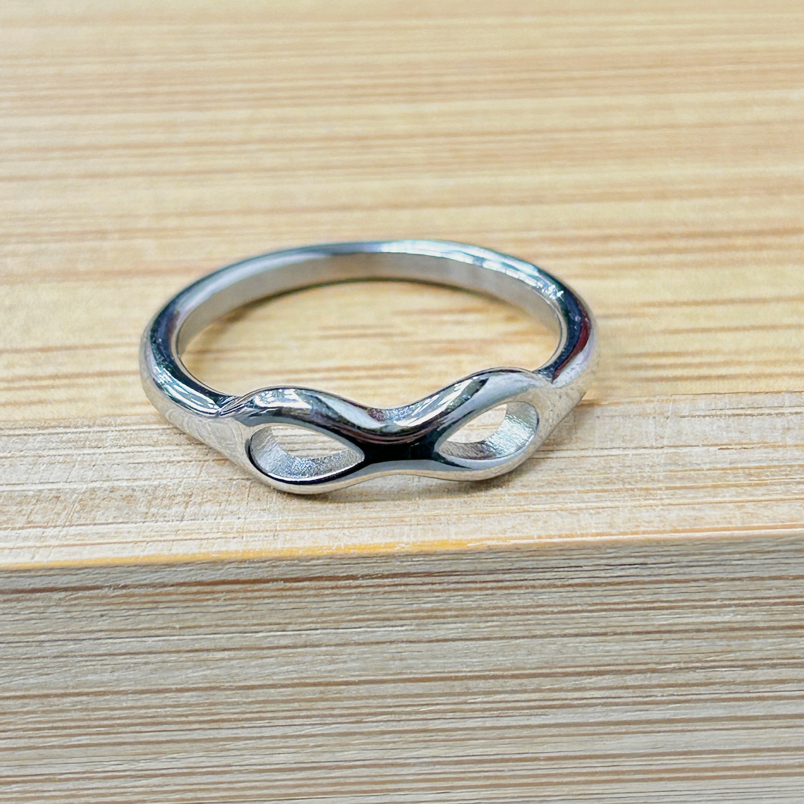 Silver Twisted Infinity Loop Ring picture2 - Eriy Gift