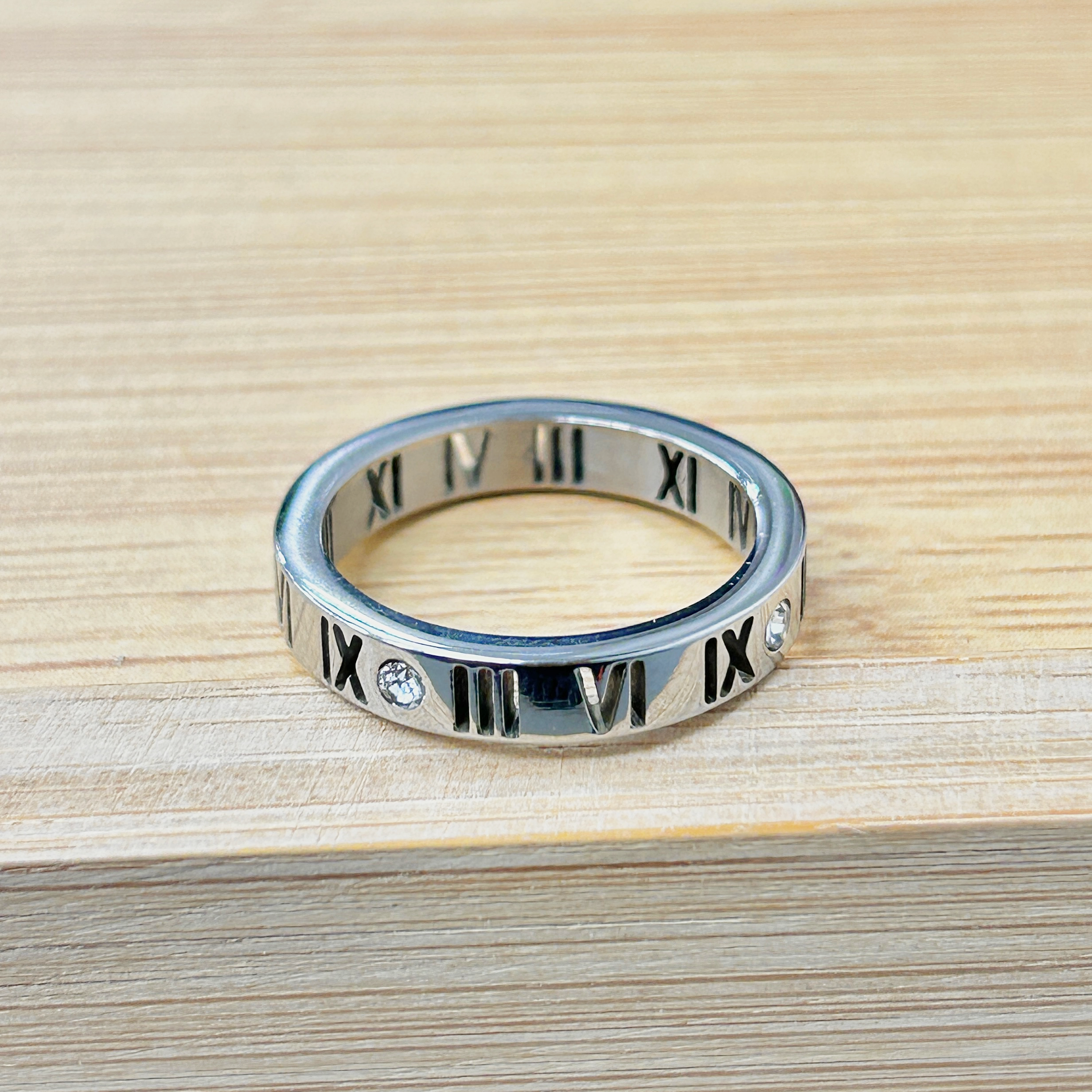 Thick Silver Roman Numeral Zircon Ring picture2 - Eriy Gift